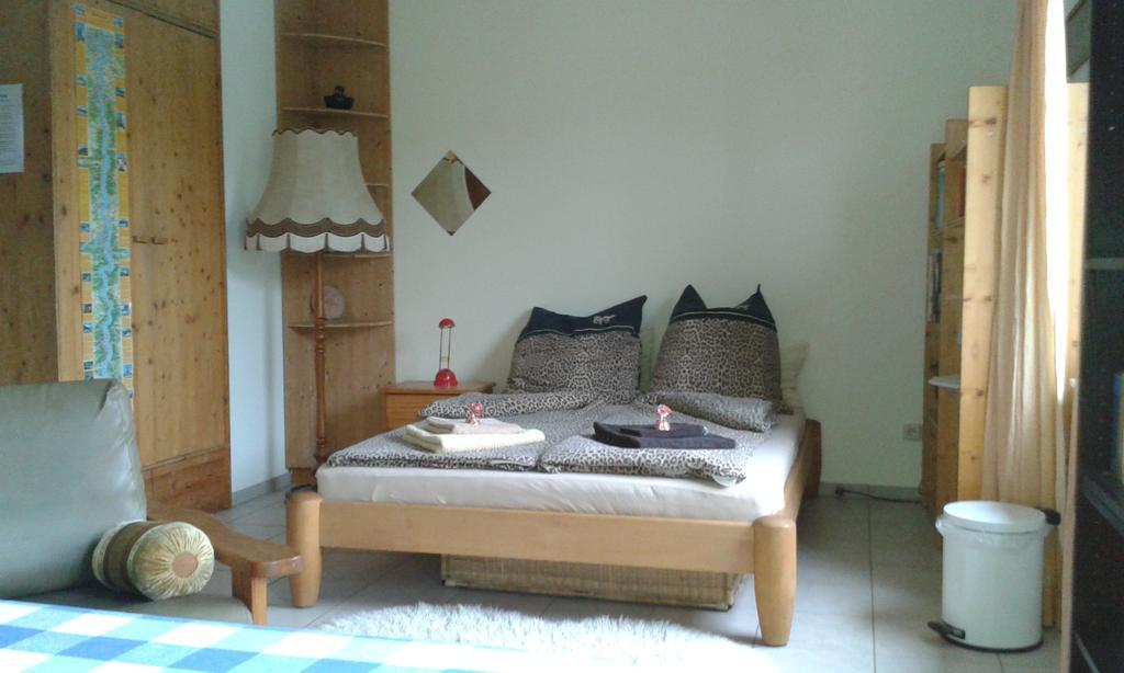 B&B Am See Koeln - Privatzimmer Buitenkant foto