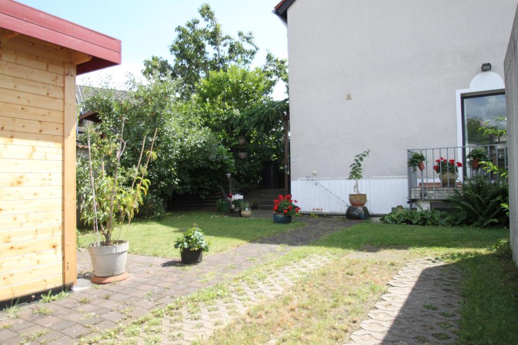 B&B Am See Koeln - Privatzimmer Buitenkant foto