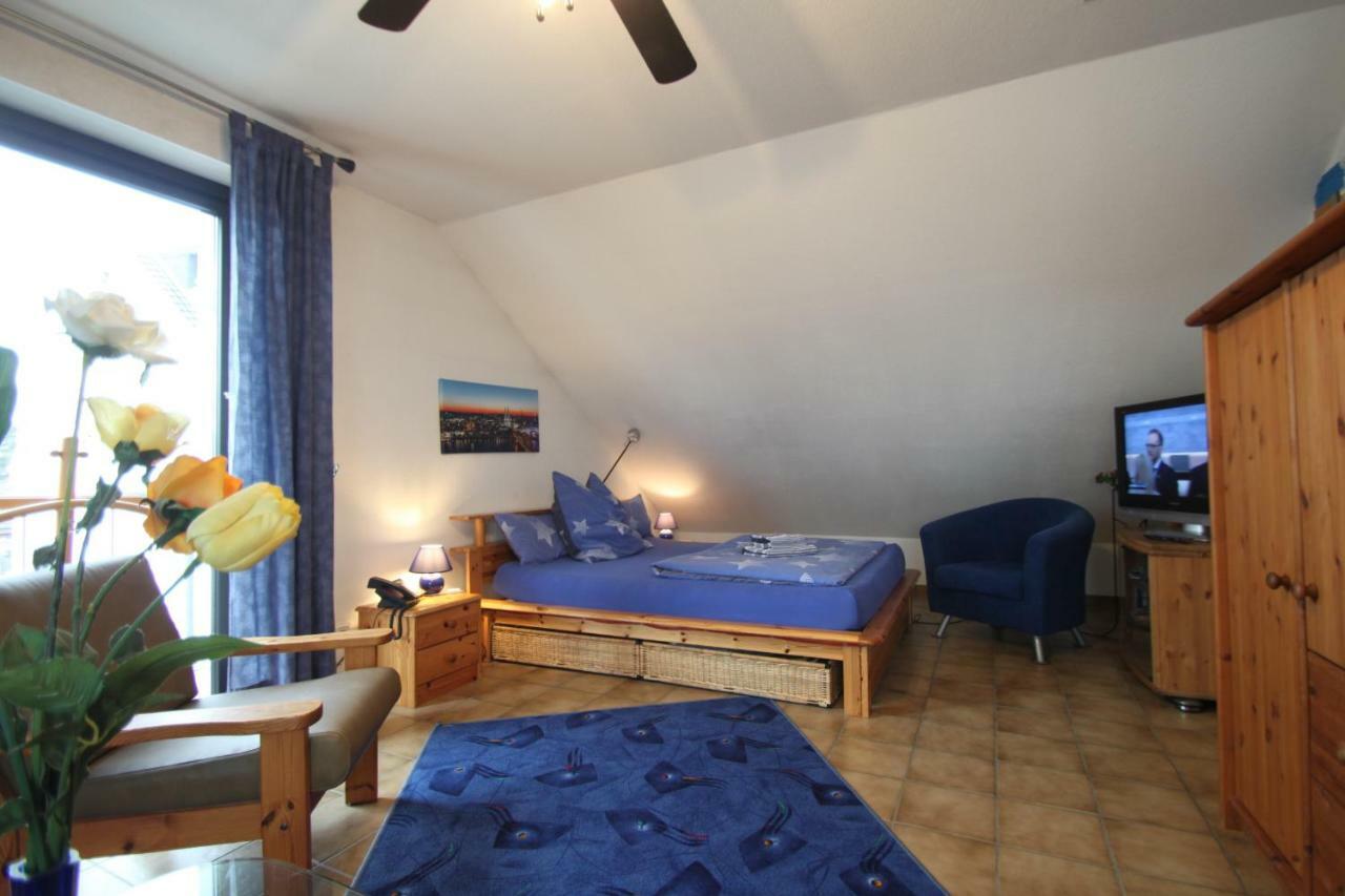 B&B Am See Koeln - Privatzimmer Buitenkant foto