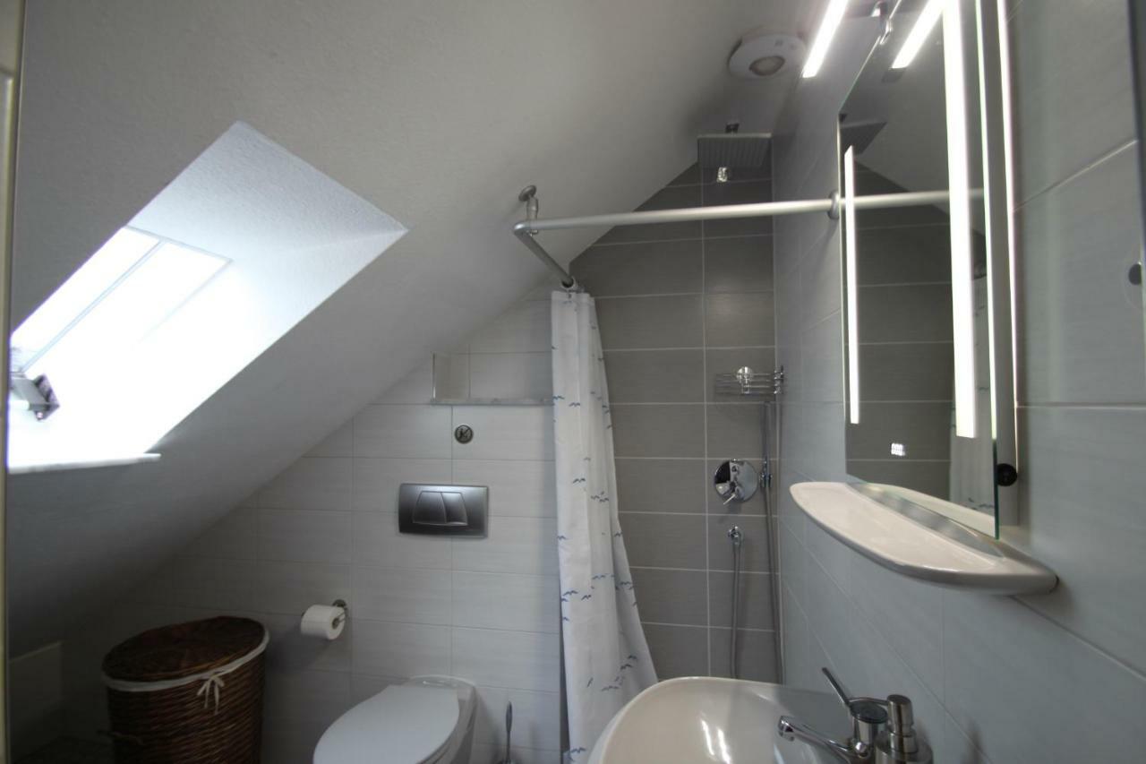 B&B Am See Koeln - Privatzimmer Buitenkant foto