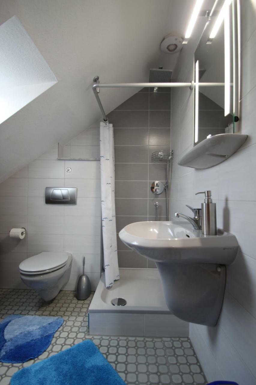 B&B Am See Koeln - Privatzimmer Buitenkant foto