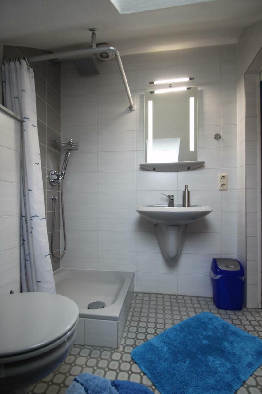 B&B Am See Koeln - Privatzimmer Buitenkant foto