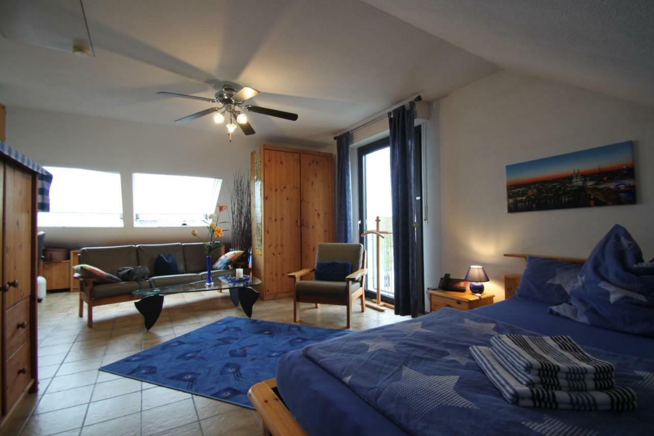 B&B Am See Koeln - Privatzimmer Buitenkant foto