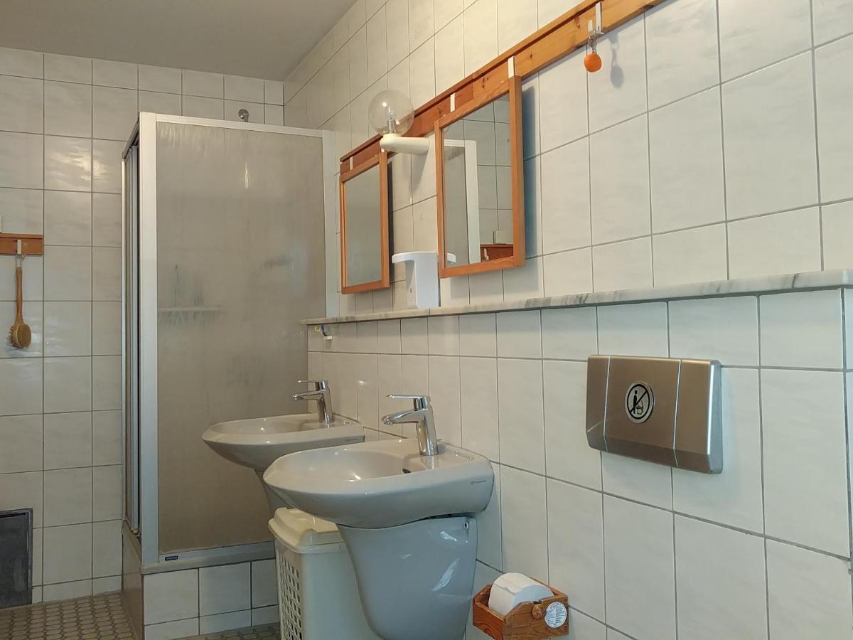 B&B Am See Koeln - Privatzimmer Buitenkant foto